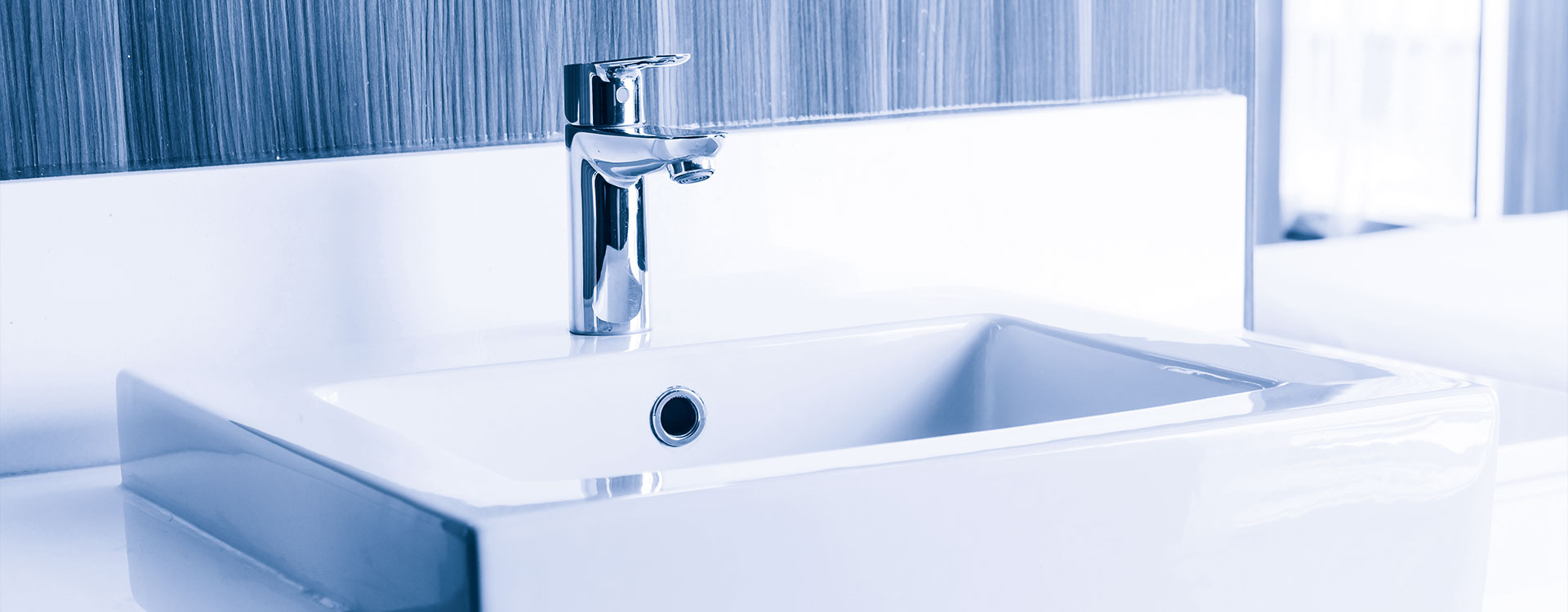 trenner-sanitaertechnik-parallax_luminanz